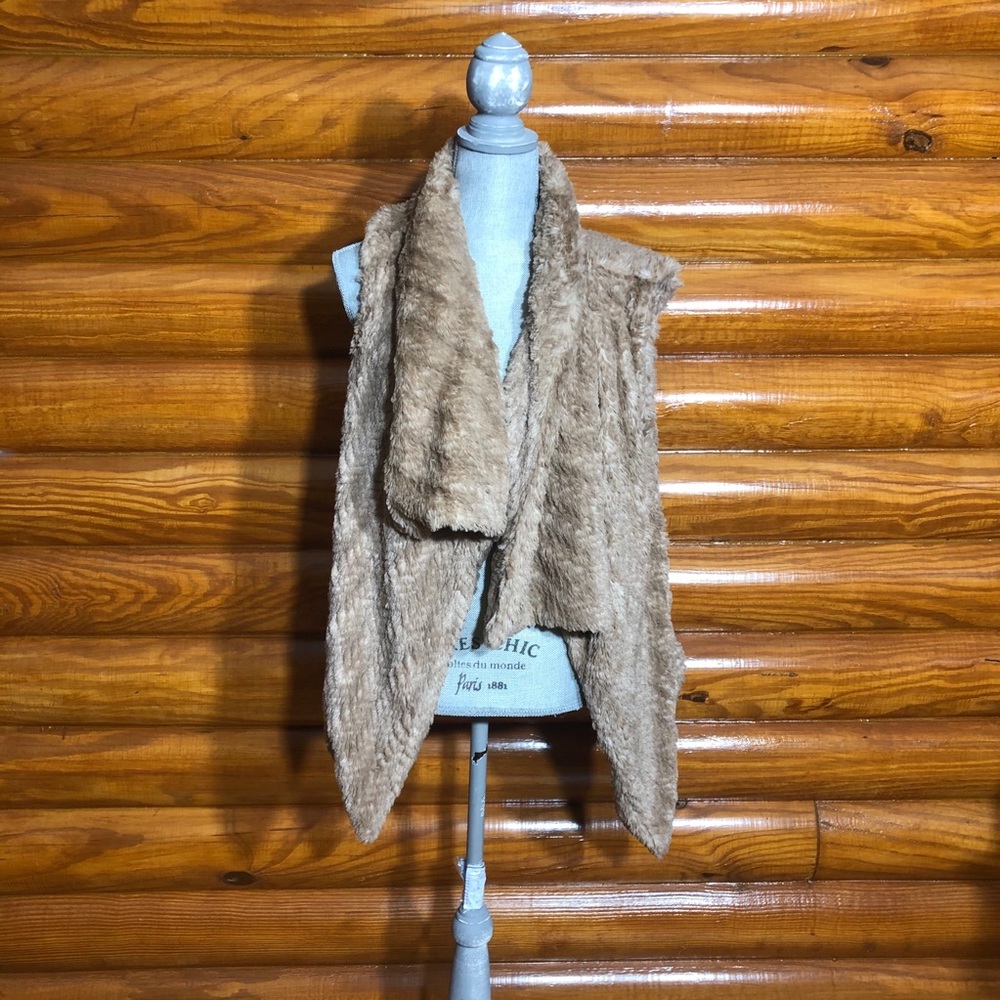 Celebrity Pink faux fur vest